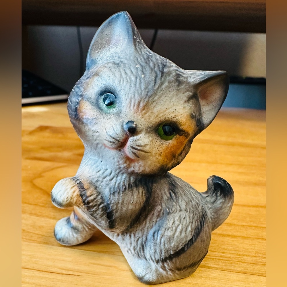 Vintage The Harvey Knox Kingdom Ceramic Sitting Tabby Cat Figurine 2" Japan